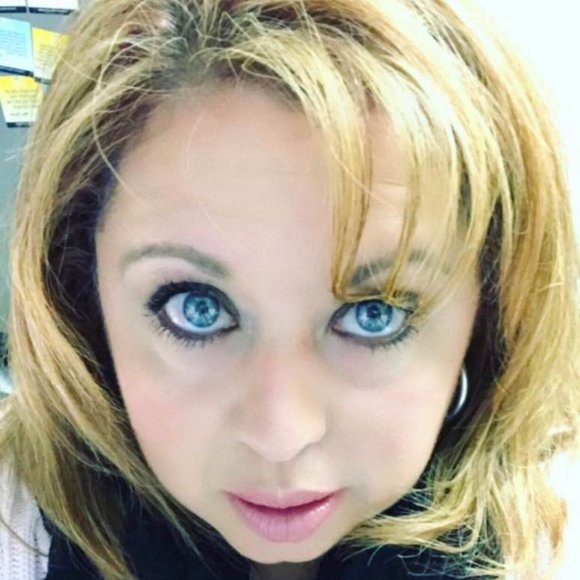 Meet your Posher, Ria - Picture 2 of 3